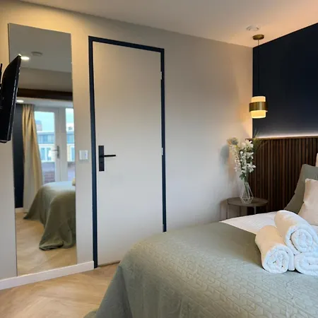 The Glamorous Chic Garden View R4 *