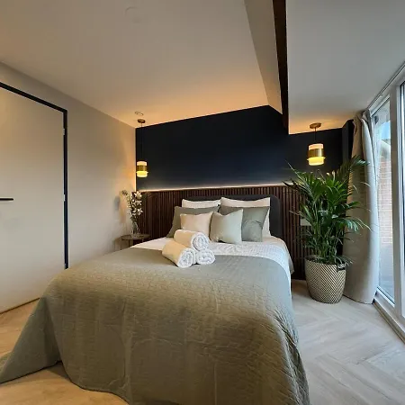 The Glamorous Chic Garden View R4