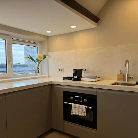 Apartmán The Glamorous Chic Garden View R4 *