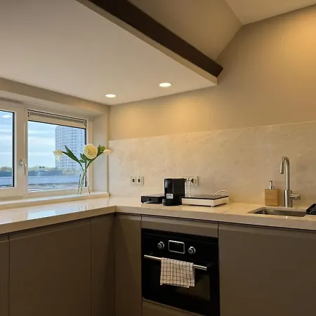 The Glamorous Chic Garden View R4 * لاهاي