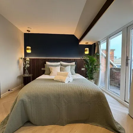 The Glamorous Chic Garden View R4 *