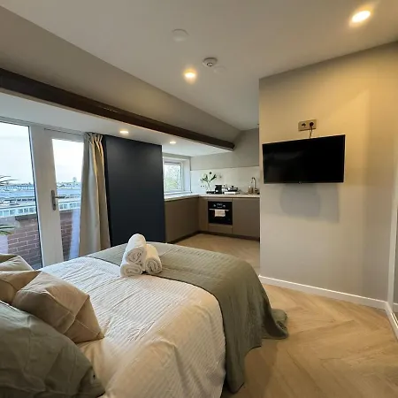 The Glamorous Chic Garden View R4 Apartment The Hague