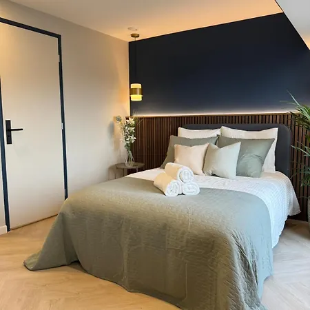 The Glamorous Chic Garden View R4 *