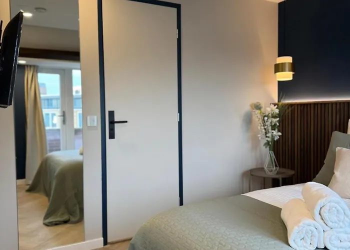 The Glamorous Chic Garden View R4 *