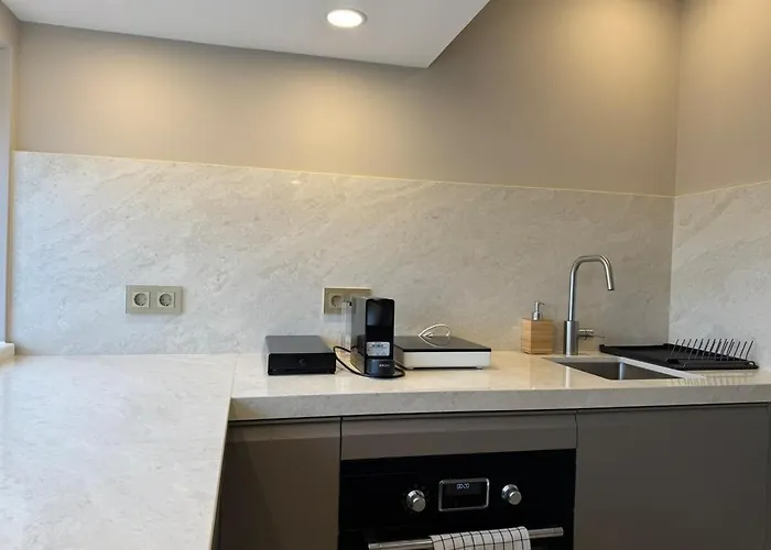 The Glamorous Chic Garden View R4