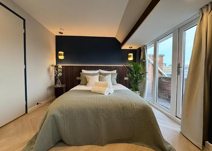 The Glamorous Chic Garden View R4 *