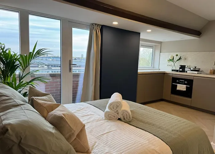 The Glamorous Chic Garden View R4 * La Haye