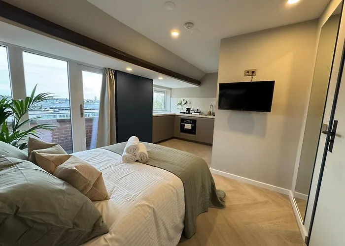 Apartment The Glamorous Chic Garden View R4 *