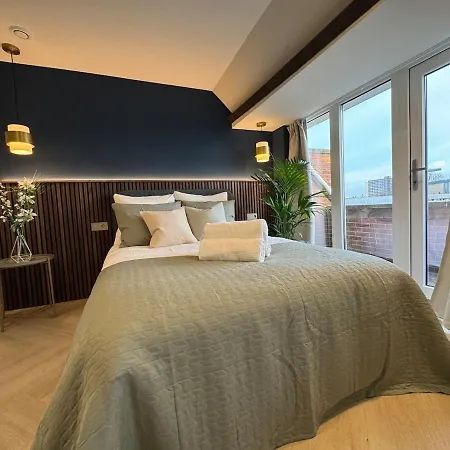 The Glamorous Chic Garden View R4 Apartman Hága