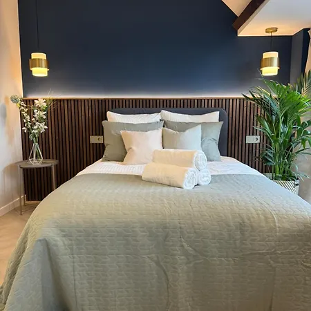 The Glamorous Chic Garden View R4 Apartman