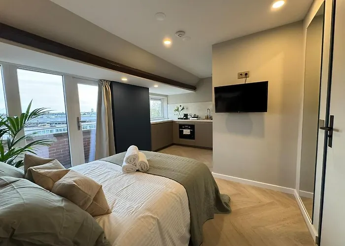 The Glamorous Chic Garden View R4 Apartman Hága