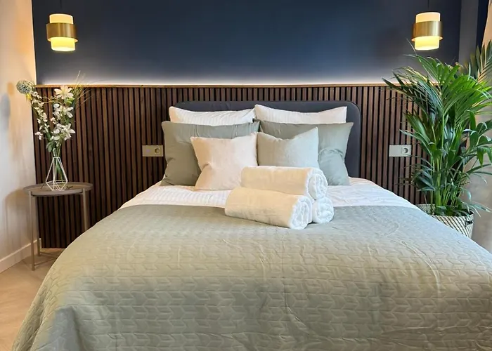 The Glamorous Chic Garden View R4 Apartman